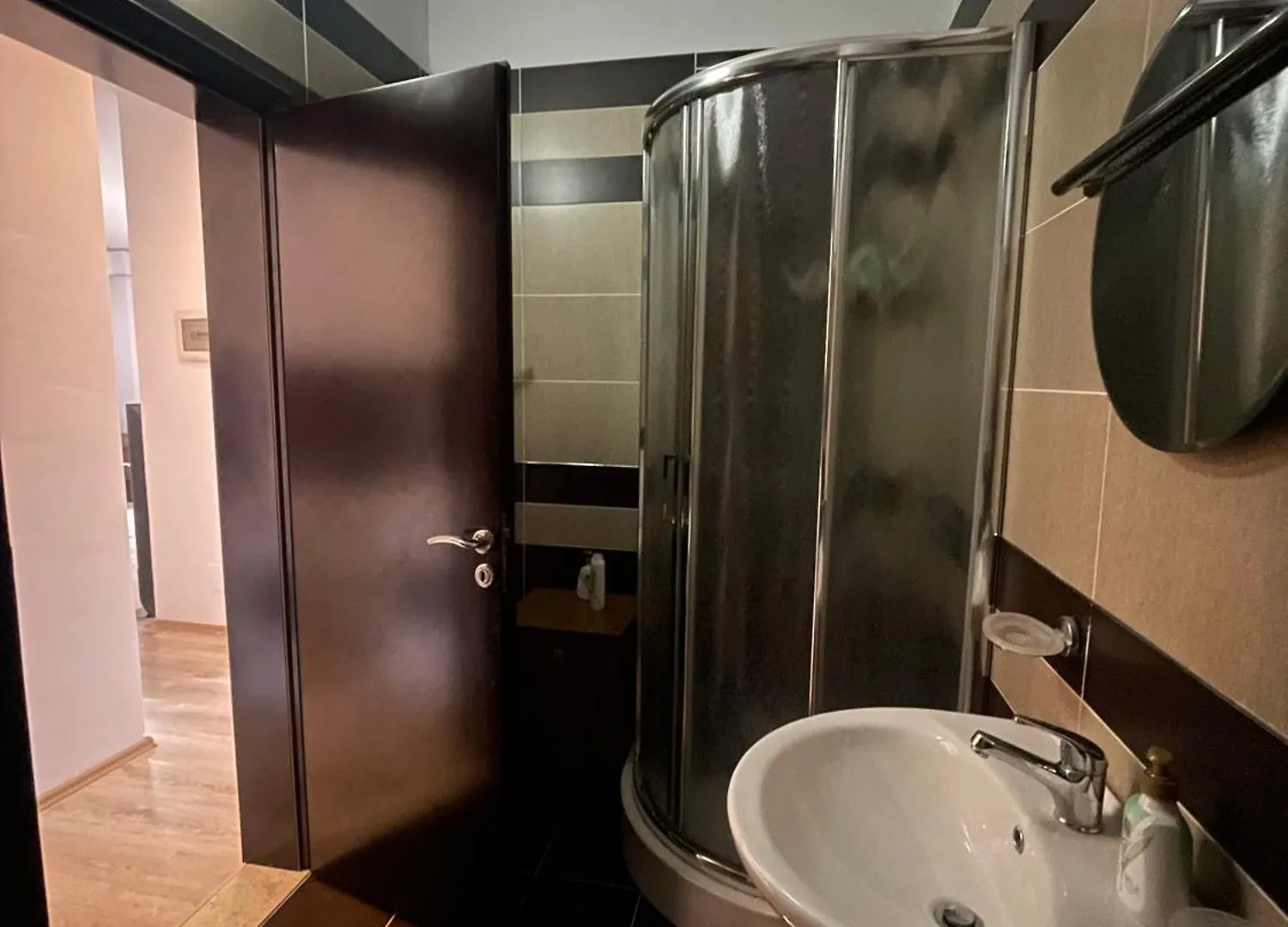 Roan Apartment شكودر